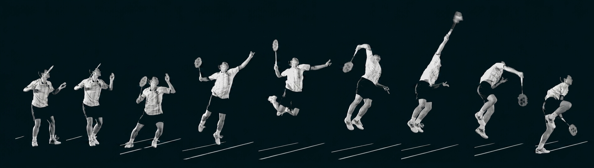 Mehrfachaufnahme: Badmintonspieler springt und schlägt in einer Sporthalle.